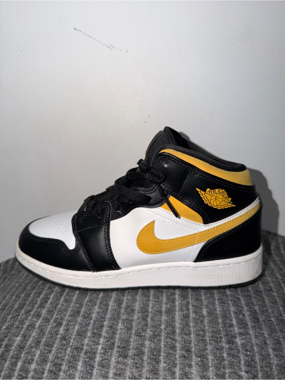 Air Jordan 1 GS' Mid-Top Sneakers - Black, White & Yellow